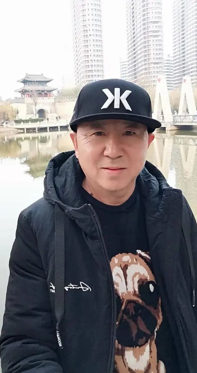 DƬ